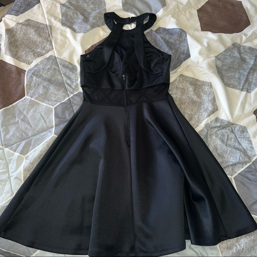 Sleek Black Dress 🖤 - Picture 5 of 6